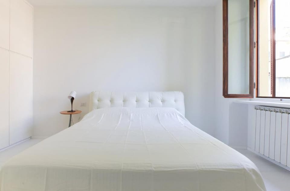 Bed, Photo of the whole room, Bedroom, internet