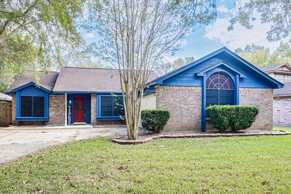 Extended Stay in Sugar Land! Family Home w/ Yard House in Sugar Land