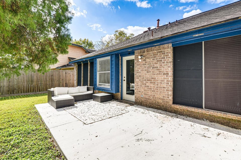Extended Stay in Sugar Land! Family Home w/ Yard House in Sugar Land