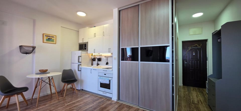 Kitchen or kitchenette, kitchen, kitchen