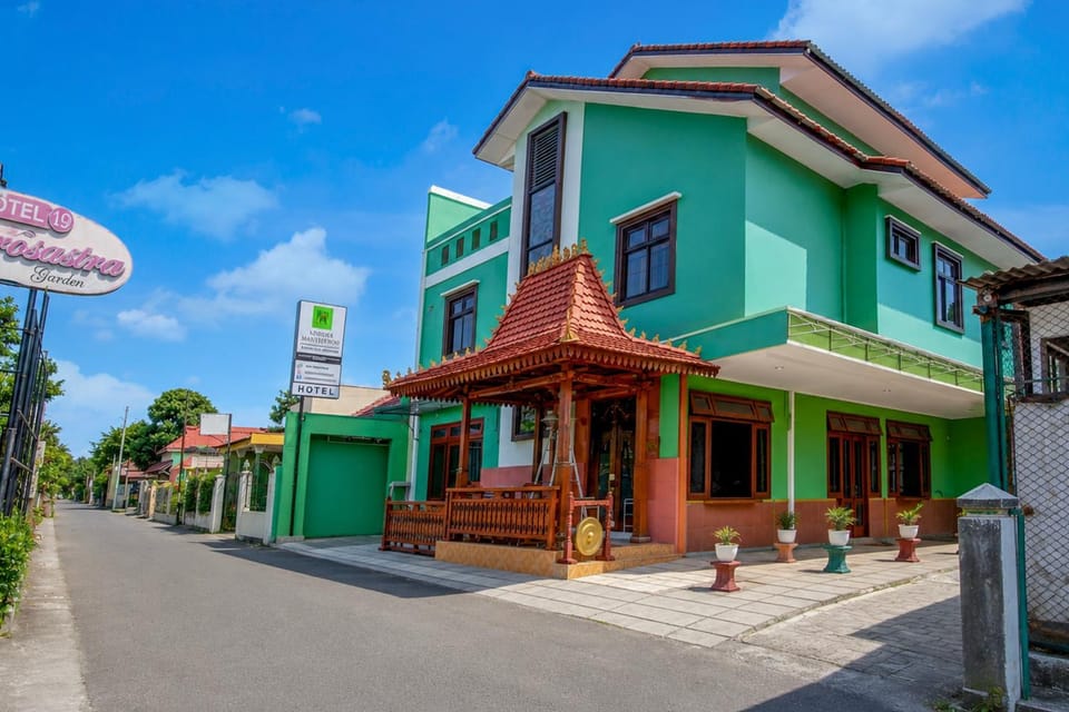 Property building, Facade/entrance