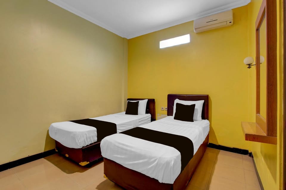 Bed, Photo of the whole room, Bedroom, air conditioner