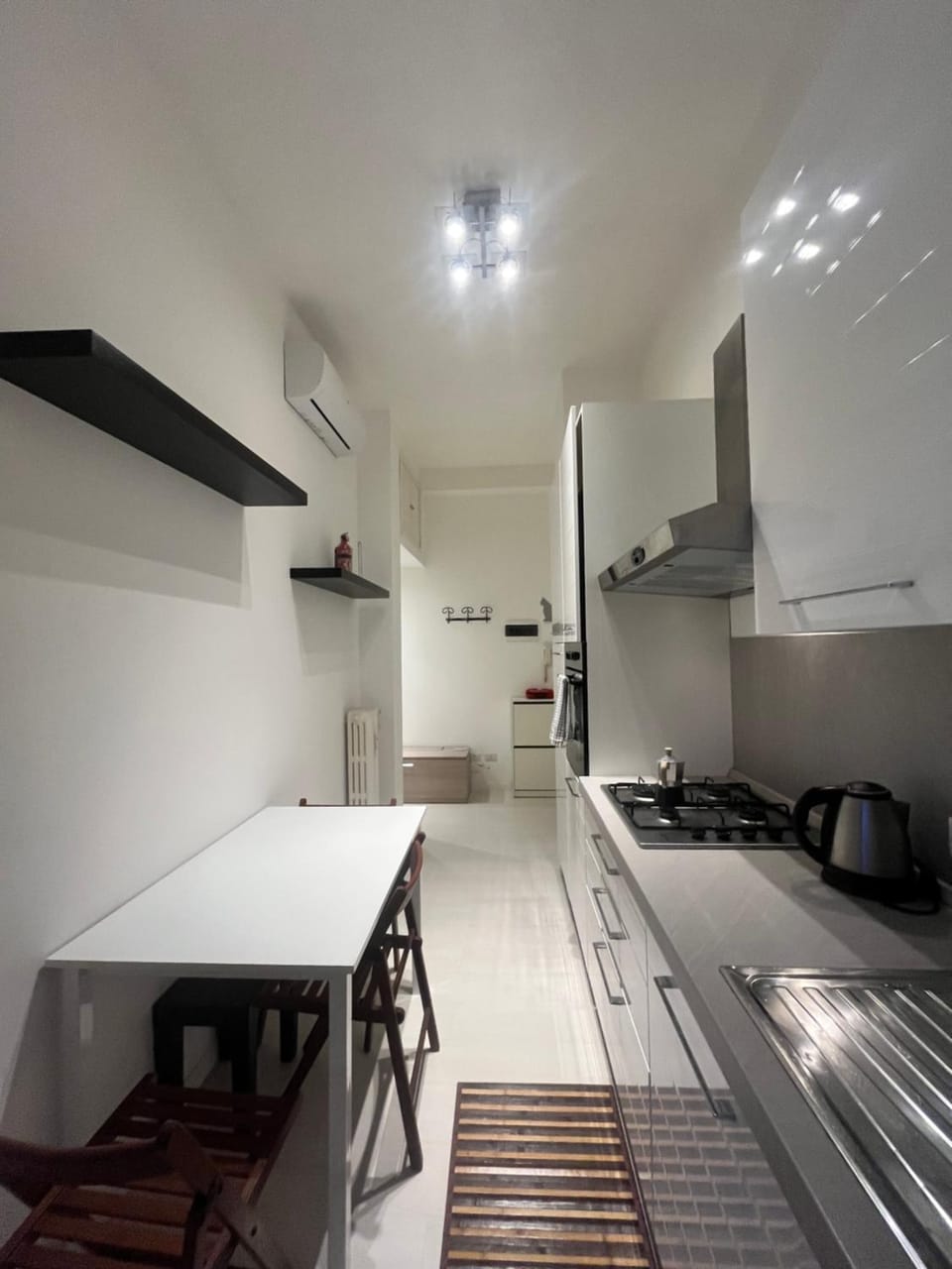Kitchen or kitchenette, Dining area, oven, stove