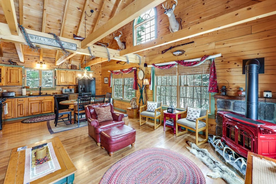 Game Room, Deck! Cozy Ski Cabin Near Sugarloaf Cabin in Stratton