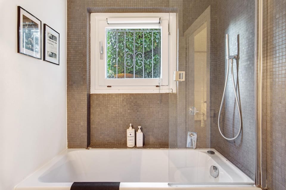 Bathroom, Living room