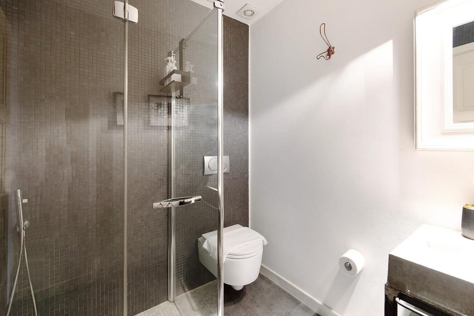 Bathroom, Living room