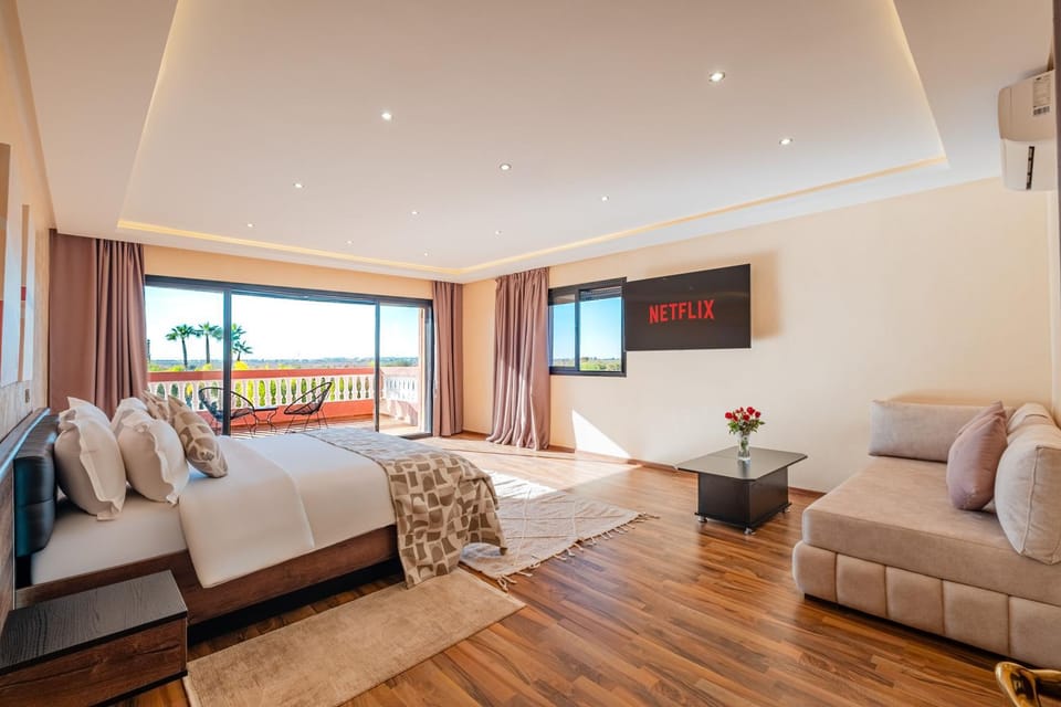 Bed, TV and multimedia, Balcony/Terrace, Bedroom