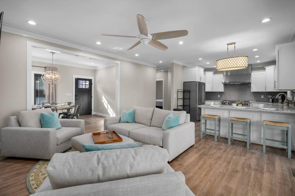 Kitchen or kitchenette, Living room, Photo of the whole room, Dining area