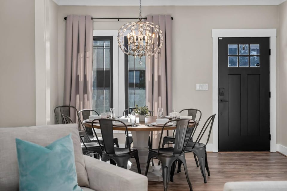 Seating area, Dining area