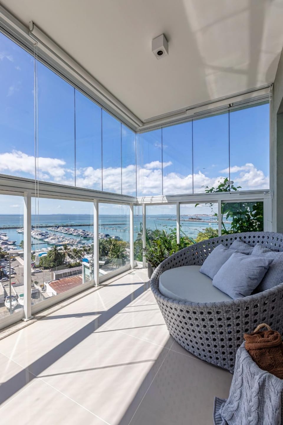 Restaurant/places to eat, Balcony/Terrace, Sea view, Street view