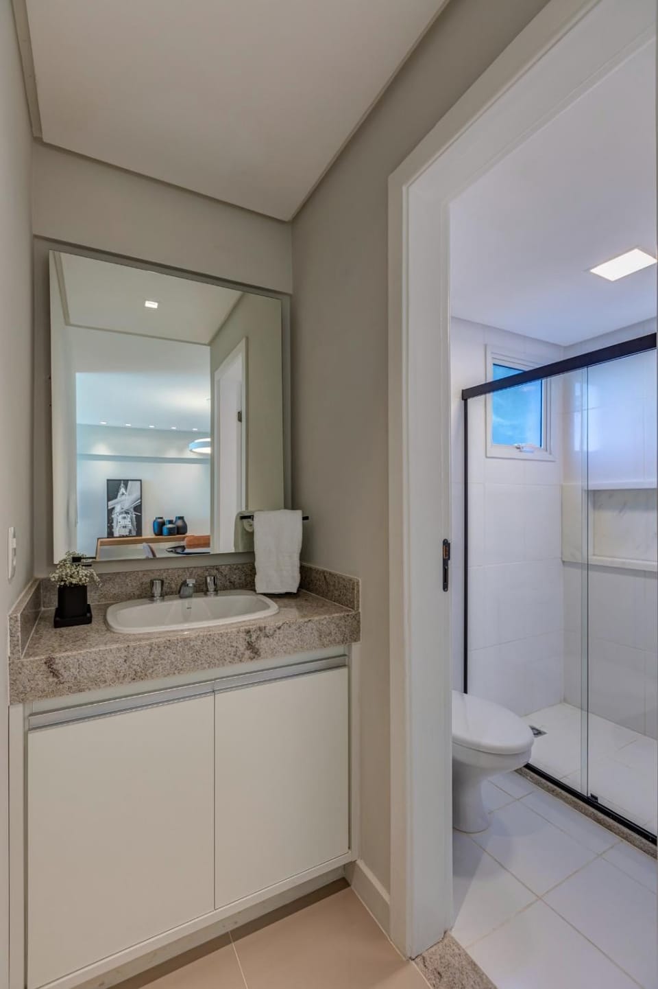 Toilet, Bathroom, Decorative detail