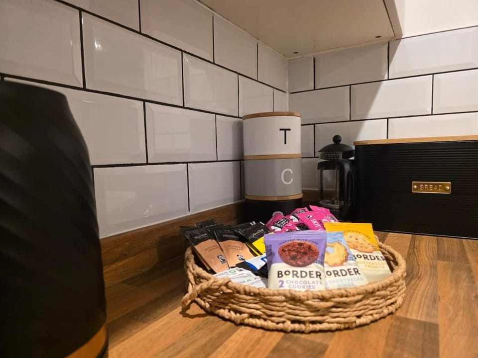 Coffee/tea facilities, Food and drinks, Food