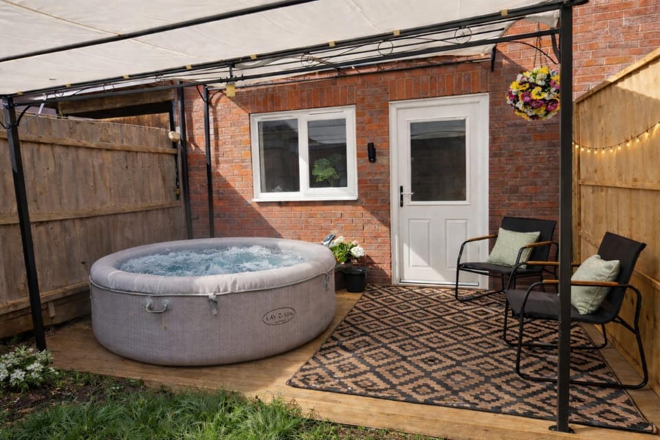 Hot Tub, Hot Tub