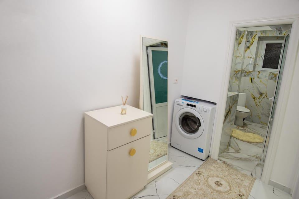 Shower, Bathroom, washing machine, dryer