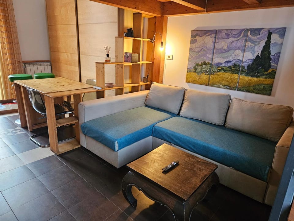 Communal lounge/ TV room