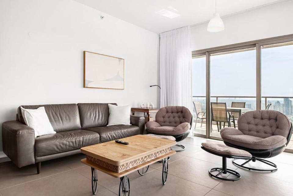 Stunning 4BR Penthouse with Balcony & Sea Views Apartment in Netanya