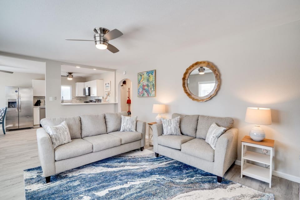 Across from the beach - Bella by the Sea by SeaBreeze Vacation House in Bradenton Beach