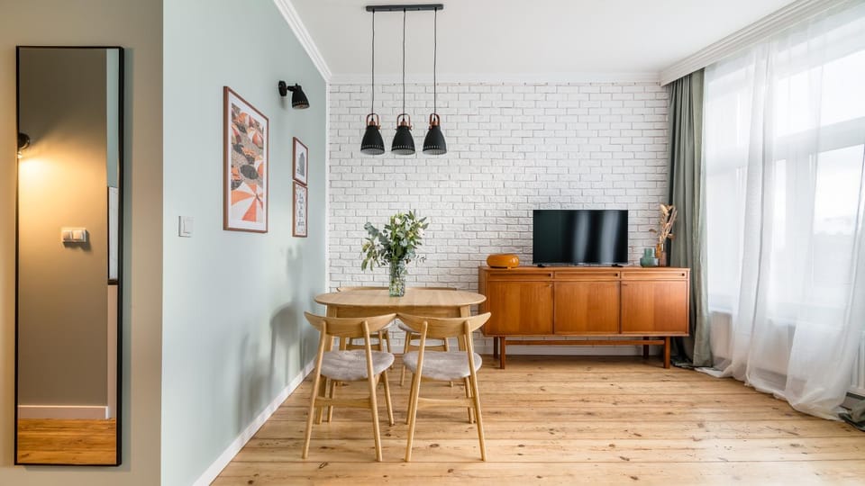 TV and multimedia, Living room, Seating area, Dining area