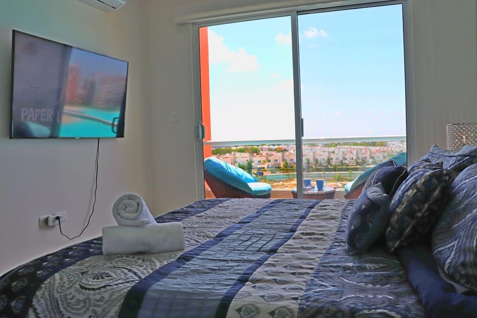 Bed, TV and multimedia, View (from property/room), Balcony/Terrace, Bedroom