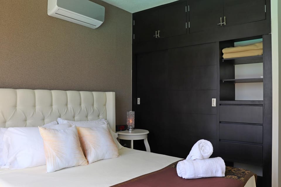 Bedroom, air conditioner