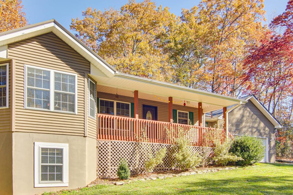 Hike, Golf & Explore: Pet-Friendly Apt in Etowah Apartment in Mills River