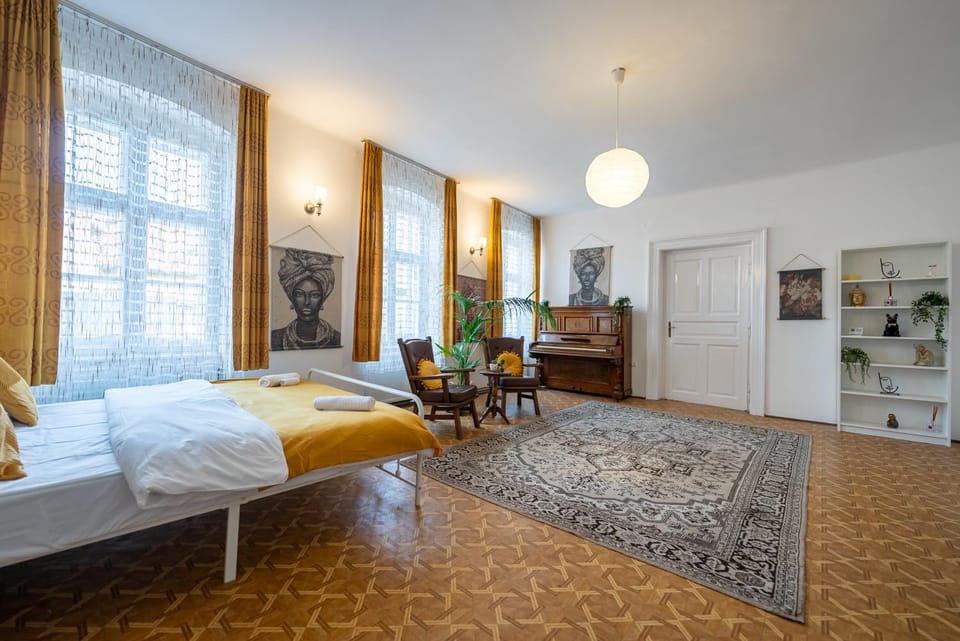 BOHO Flat - 100m2 în Centrul Vechi - Self Check-in Apartment in Brasov
