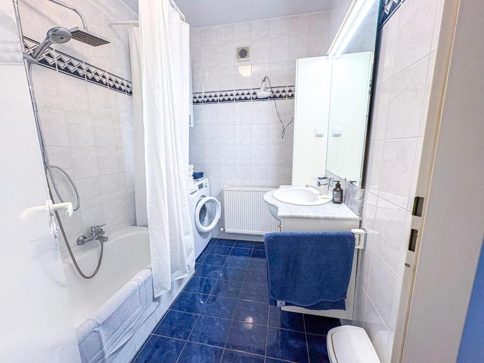 Shower, Bathroom, Bath, towels