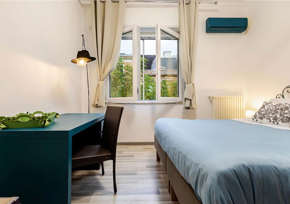 Bed, Photo of the whole room, Bedroom, air conditioner