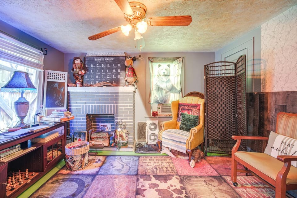 7 Mi to Cuyahoga Valley NP Walkable Apt! Apartment in Cuyahoga Falls