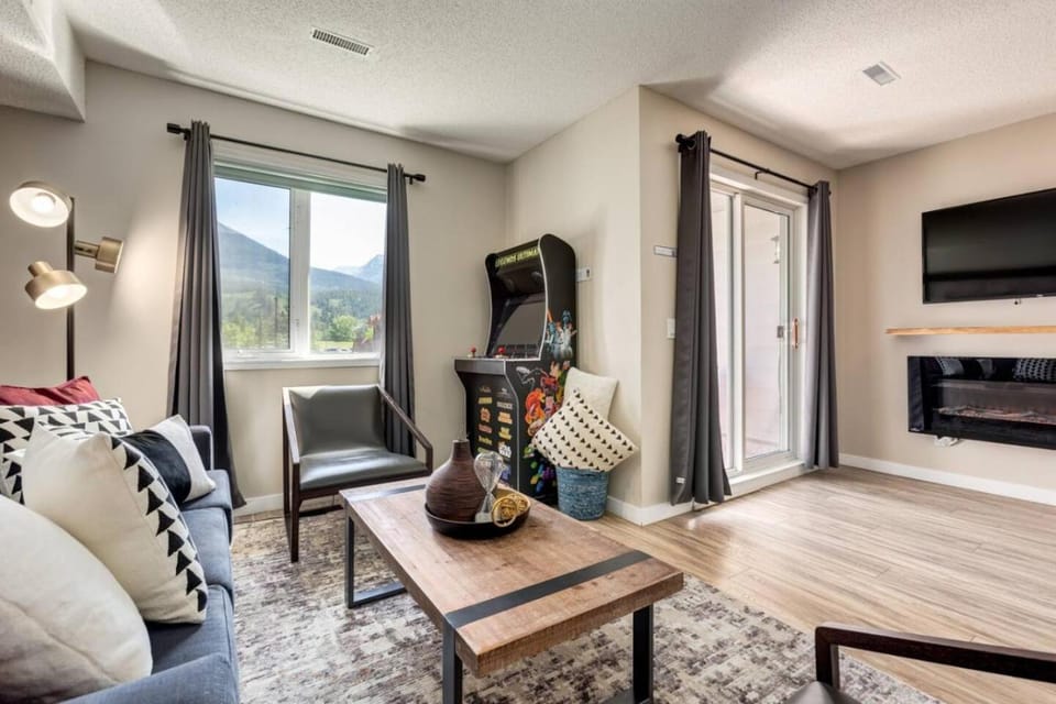TV and multimedia, Living room, Mountain view