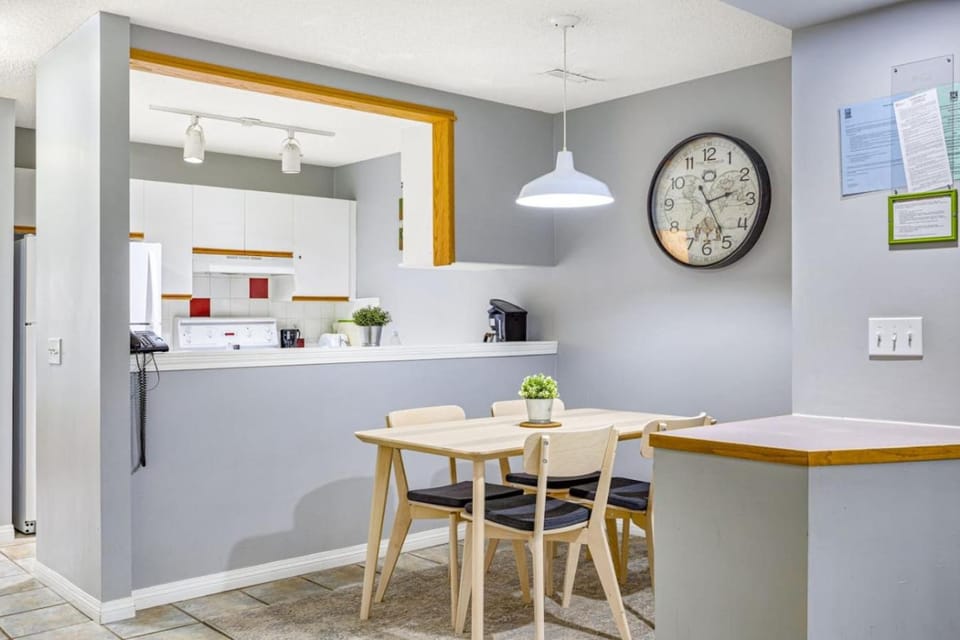 Dining area, kitchen