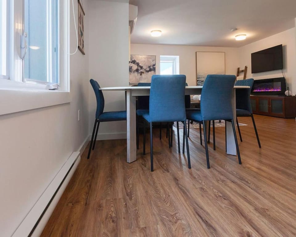 The Margaret of Hubbards Apt 2 - 7 Person Hot Tub Apartment in Halifax
