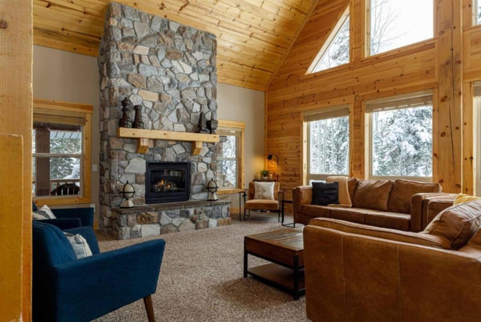 The Moccasin Lodge with Hot Tub and Fire Pit Escape House in Utah