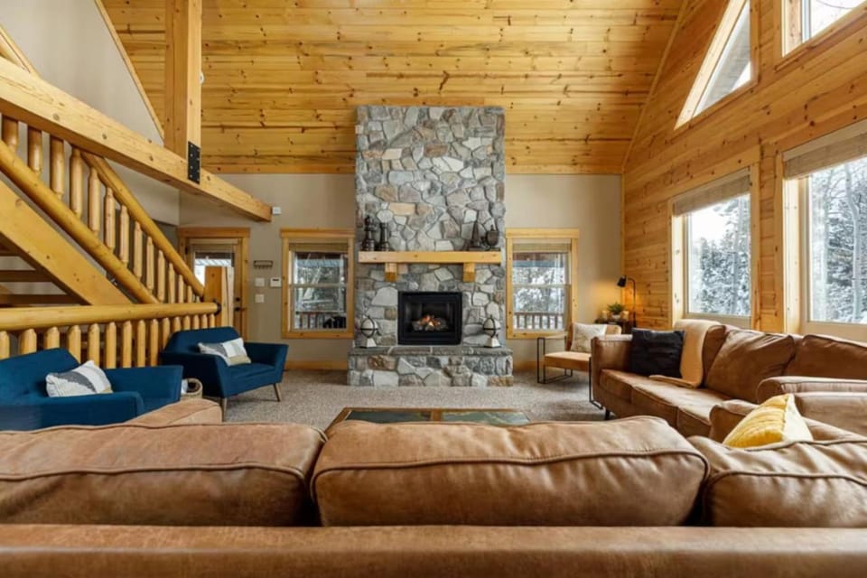 The Moccasin Lodge with Hot Tub and Fire Pit Escape House in Utah
