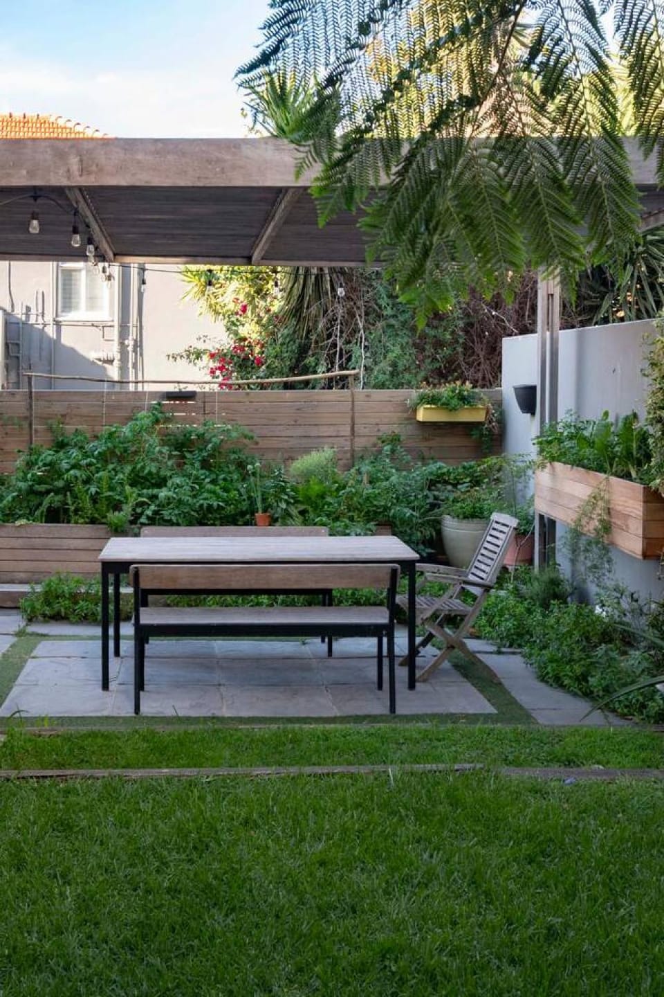 Queen Bed Fast Wifi Street Parking Garden Apartment in Cape Town
