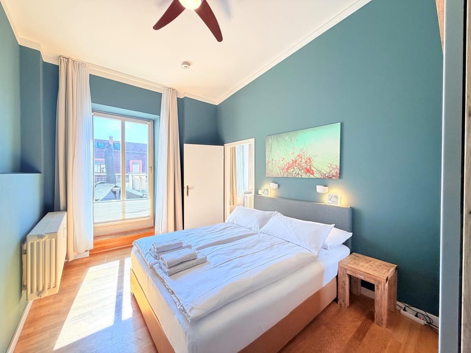 Bed, Balcony/Terrace, Photo of the whole room, Bedroom, towels, wardrobe