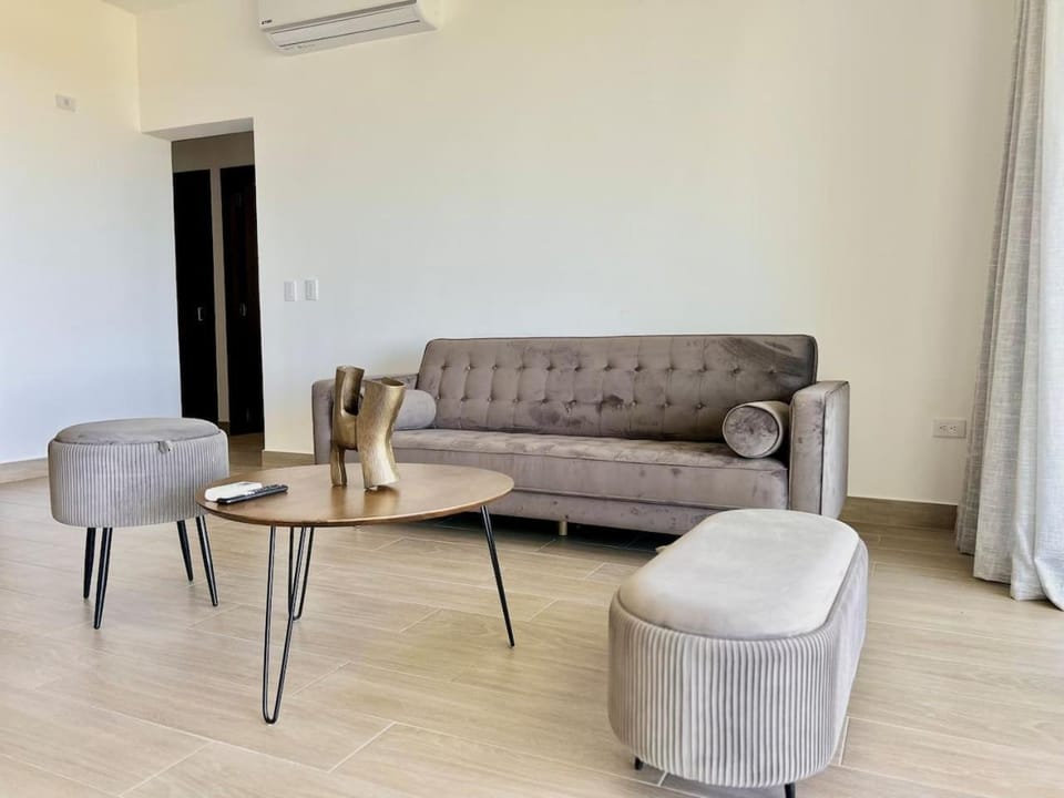 TV and multimedia, Living room, Seating area, internet, air conditioner