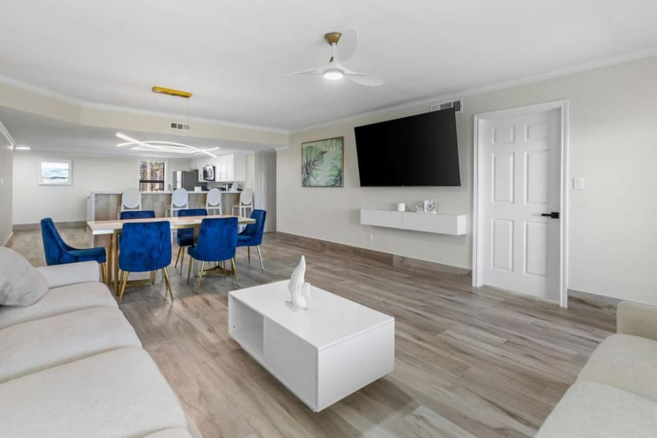 Premier Oceanfront Condo with Epic Island View Apartment in South Padre Island