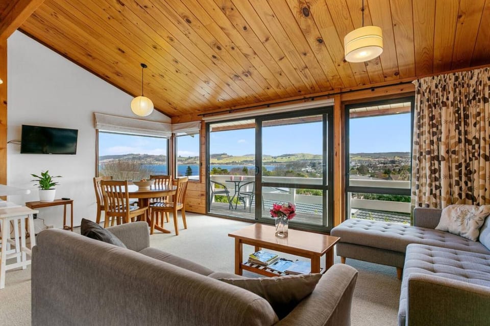 Fantastic views - comfortable and tidy Townhouse House in Taupo