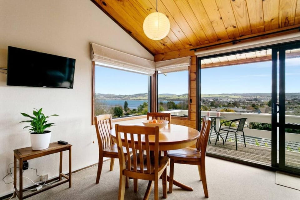 Fantastic views - comfortable and tidy Townhouse House in Taupo