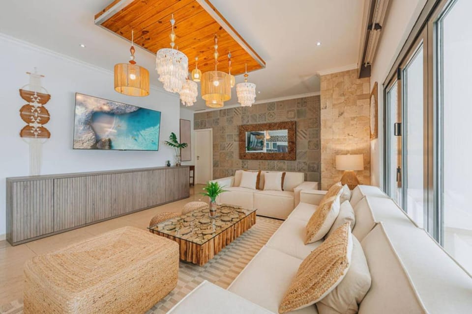 2-min to Beach, Spacious and Modern, brand new Villa in Noord