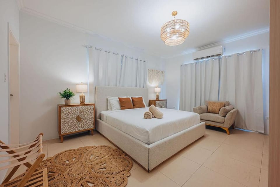 2-min to Beach, Spacious and Modern, brand new Villa in Noord