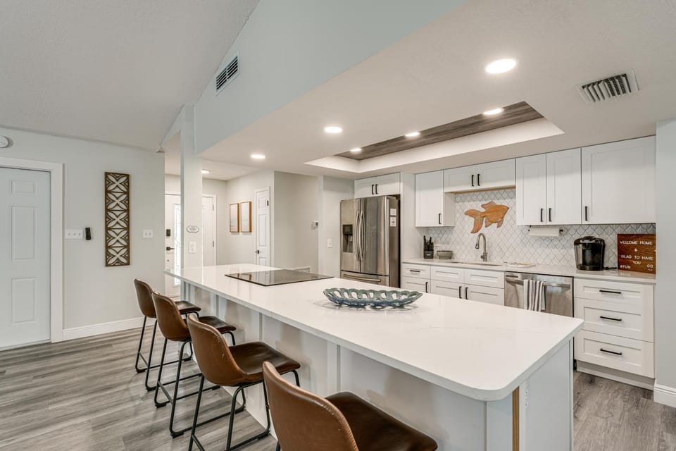Modern Coastal Escape 1 Mi to Anclote River Park House in Florida