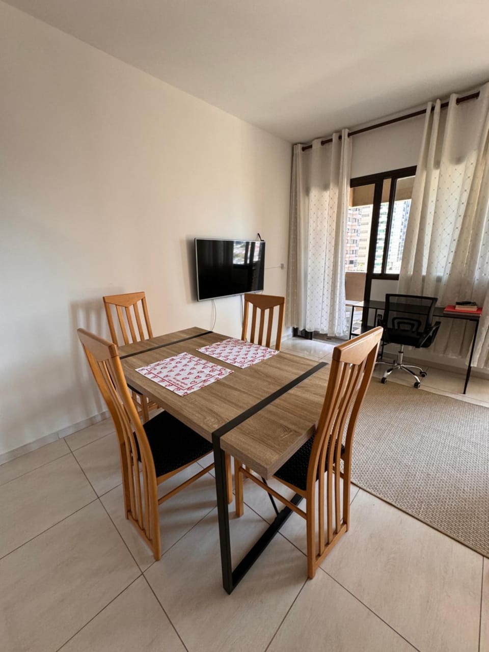 Apartamento completo com Serviço de Quarto em Alphaville Apartment in Santana de Parnaíba