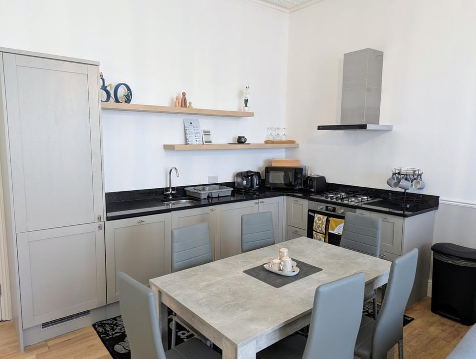 Kitchen or kitchenette, Living room, Seating area, Dining area, dishwasher, oven, stove, toaster
