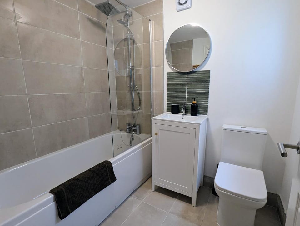 Shower, Toilet, Bathroom, Bath, towels