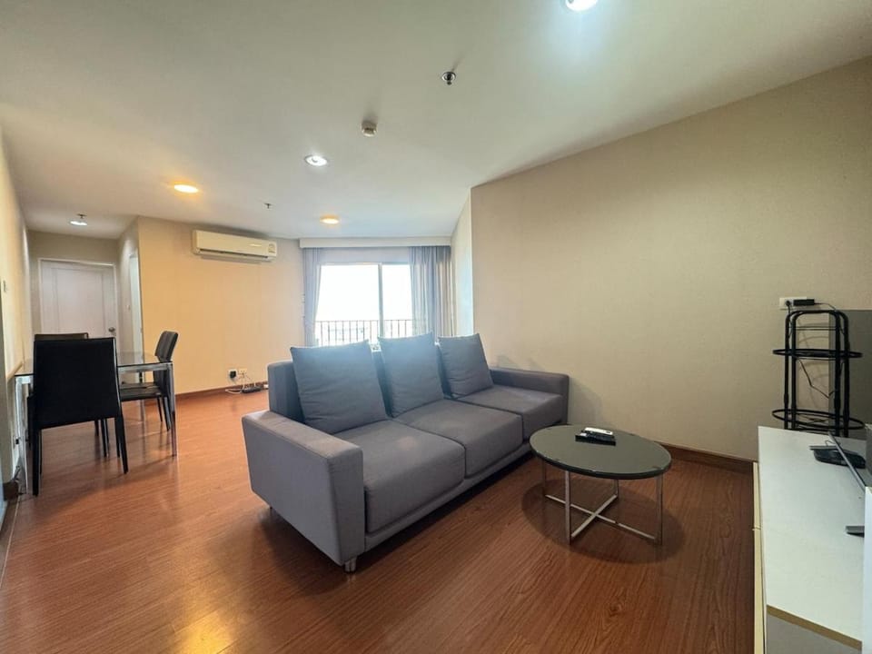 Sky Apartment - Pool - BTS - Gym - Sauna Apartment in Bangkok