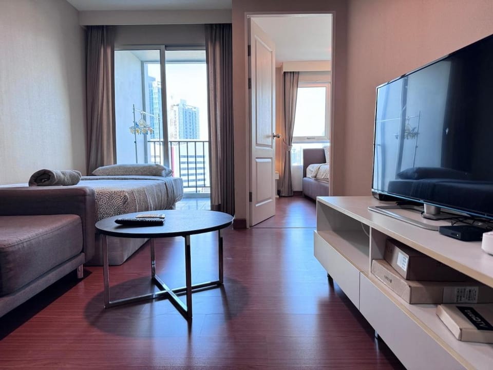 Sky Apartment - Pool - BTS - Gym - Sauna Apartment in Bangkok