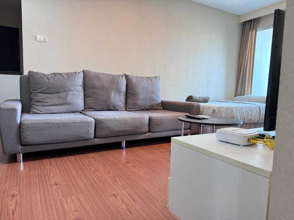Sky Apartment - Pool - BTS - Gym - Sauna Apartment in Bangkok