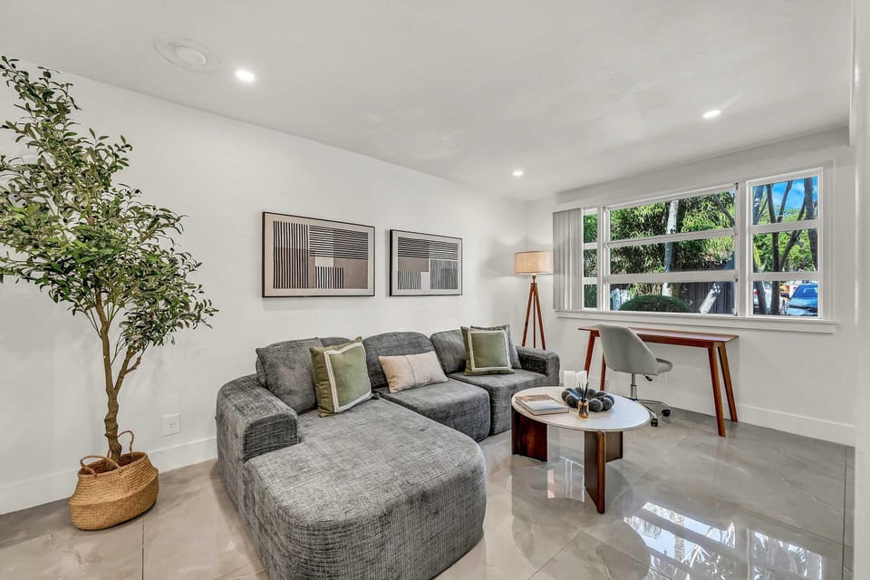 Bright 1BR Getaway Victoria Park Las Olas Nearby Apartment in Fort Lauderdale